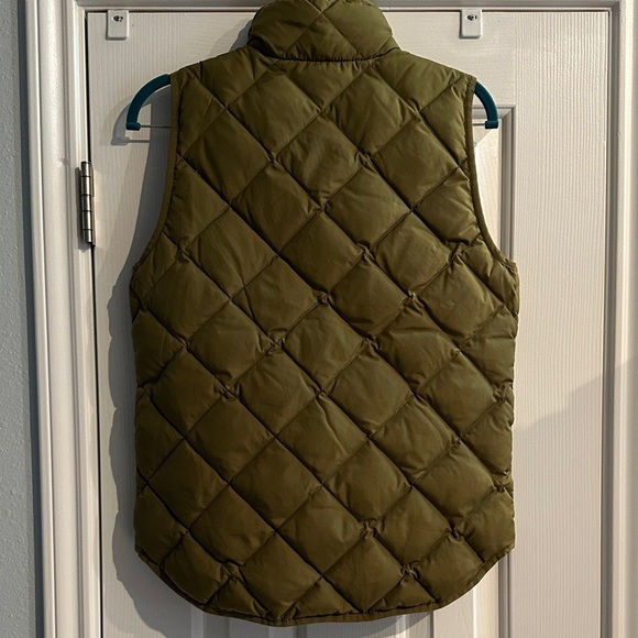 J. Crew Excursion Quilted Down Vest Olive Green XS Cabincore Outdoors Preppy - Picture 4 of 9